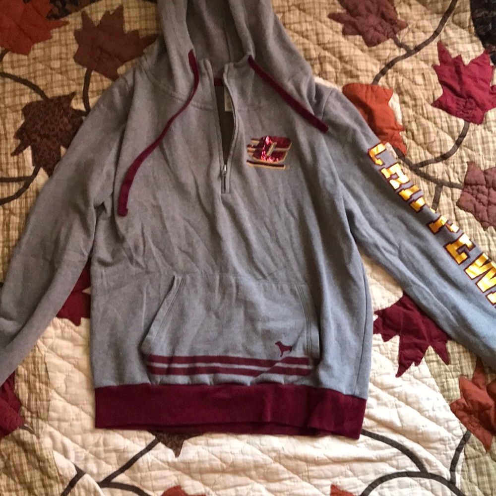 Vs pink sweatshirt central Michigan excellent condition size medium